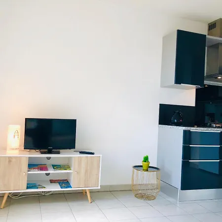 Appartement Sous Le Soleil Vue Mer, Parking Inclus , Clim ,wifi *